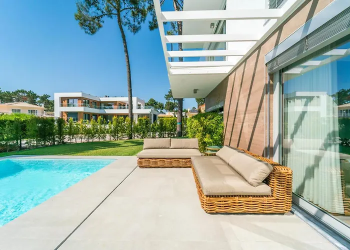 Luxury 4Br Villa W/ Pool & Cinema Golf | By Airnest
